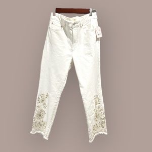 We The Free White Embroidered Jeans
Size: 30 We The‎ Free
NWT